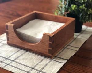 Soporte decorativo para servilletas de madera, diseño simple, alambre y madera marrón, de pie, para el hogar y el hotel, tamaño personalizado - Product Image 5