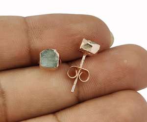 Ruwe Aquamarijn Rose Goud Electroplated Tiny Stud-Maart Geboortesteen - Product Image 2