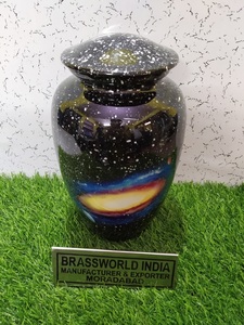 Brassworld โกศฌฌาปนกิจทองเหลืองสีทองของอินเดียพร้อมวงดนตรีสามวงแบบอเมริกันงานศพผู้ใหญ่ผลิตจากโลหะที่ทนทาน - Product Image 2