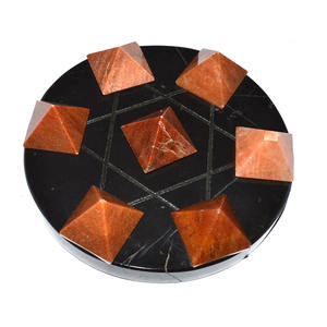 7 pirámides de Aventurina de melocotón en Base negra de Star David - Product Image 1