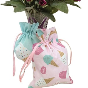 Vente en gros de petits sacs fourre-tout en toile 100% mousseline de coton avec cordon de serrage pour bijoux logo personnalisé imprimé pour cadeaux et promotions d'achat - Product Image 1
