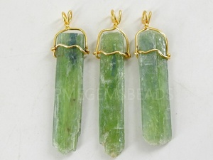 Kyanite verte bâton brut naturel plaqué or pendentif en laiton lunette à la mode lâche pierre brute minéraux cuivre bijoux cadeau elle - Product Image 2
