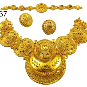 Amazon Best Seller 18K Chapado en oro Estilo vintage Pulseras de moda para mujer Cadenas de latón de perlas Fabricado India Bodas a granel - Product Image 1