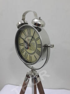 Horloge de bureau et de table de style vintage avec trépied en bois Horloge de table de style marron poli avec finition chromée pour la décoration intérieure - Product Image 5