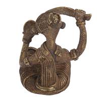Sculptures de femmes tribales assises en laiton antique faites à la main, peignant les cheveux et regardant dans un miroir, pièces décoratives, cadeaux
