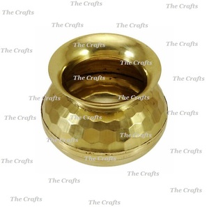 Pot à eau en laiton de qualité supérieure Lota en couleur or avec motif religieux, taille et forme personnalisées, technique de moulage pour la consommation d'eau - Product Image 2