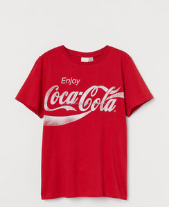 เสื้อยืดโอเวอร์ไซส์ผู้หญิงคุณภาพสูง ผลิตจากโพลีเอสเตอร์ พิมพ์ลายกราฟิก พร้อมบริการรับผลิตตามสั่ง ติดป้ายคอเสื้อและบรรจุภัณฑ์ - Product Image 4