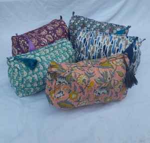 Sac de cosmétiques en coton matelassé, bloc à main, sac pour extérieur, tissu en coton imprimé Floral, matelassé avec plusieurs compartiments - Product Image 1