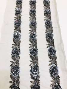 Adornos con cuentas y bordados hechos a medida, con lentejuelas y cuentas de cristal, adecuados para diseñadores de invitaciones de boda - Product Image 4