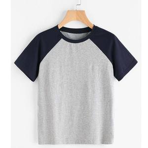 Top court à manches courtes avec col ras du cou T-shirt raglan T-shirt respirant avec manches raglan contrastées en gris et noir - Product Image 1