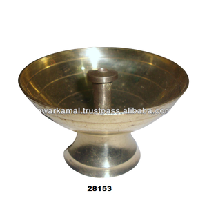 Pooja Jyoti Diya de latón, artículo religioso para Temple y hogar con acabado dorado - Product Image 1