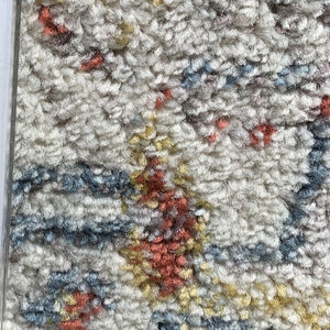 พรมขนฟูหนึ่งกองที่นุ่มสามารถซักได้สำหรับห้องนั่งเล่นหรือใช้งานกลางแจ้งที่มีลวดลายสี่เหลี่ยมในผ้าไหมโพลีเอสเตอร์ขนสัตว์ - Product Image 1