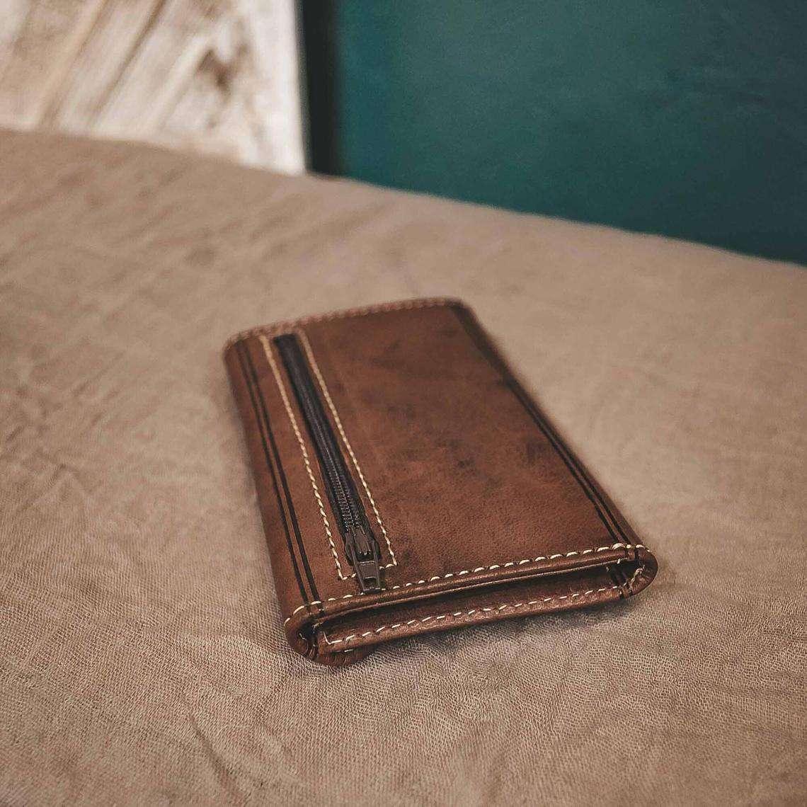 สีน้ำตาล