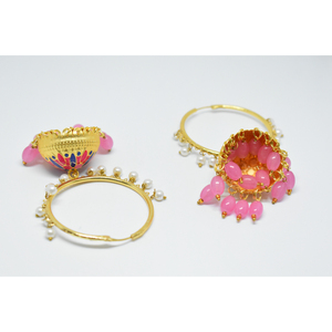 Hermosos aretes jhumka huggie de latón con acabado dorado mate, estilo meenakari, tradicionales y modernos, para niñas y mujeres. - Product Image 3