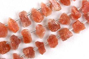 21 pièces de perles de fabrication de bijoux en pierre de soleil naturelle de forme inégale Orange Gemstone Side Drill grossiste - Product Image 3