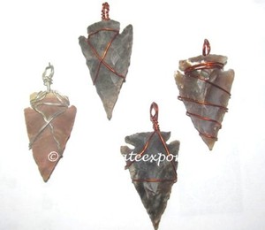 Colgantes de punta de flecha envuelta en alambre de plata - Product Image 1