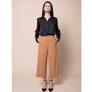 Pantalon large de qualité italienne supérieure, longueur mi-mollet, avec élastique derrière la poche française. Tissu fluide, pour les fêtes - Product Image 2