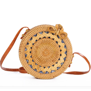 Panier de pique-nique vintage en rotin fait main avec détails en cuir, couleur naturelle, poignée ronde, sac artisanal - Product Image 2