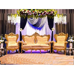 ซื้อชุดโซฟาสำหรับงานแต่งงานรอยัลหรูหราสีทองสีขาวที่นั่งโซฟาแต่งงานแบบดั้งเดิมชุดเก้าอี้โซฟาเวทีการแต่งงาน - Product Image 1