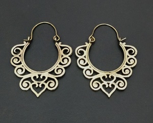 Pendientes de aro chapados en plata, pendientes elegantes de alta calidad, últimos diseños - Product Image 1