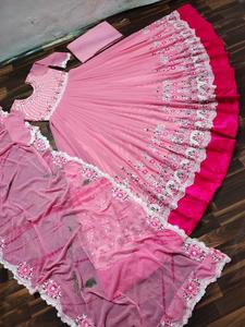 Ropa de fiesta informal de último diseñador con trabajo de bordado pesado Botones adicionales Cuello Botón Potli Nuevo aspecto de Almuerzo - Product Image 3