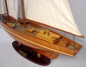 BLUENOSE Cadeau de nouveauté de bateau modèle en bois fabriqué à la main - Product Image 2