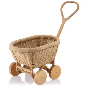 Entzückende rattan krippe kinderwagen mit holz rad