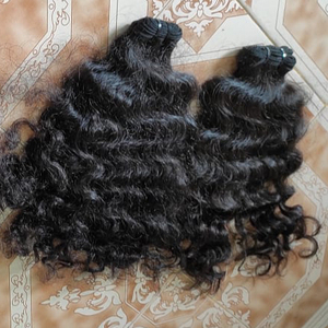 Cheveux humains indiens naturels cheveux non traités cuticules alignées faisceaux naturels ondulés couleur noire - Product Image 1