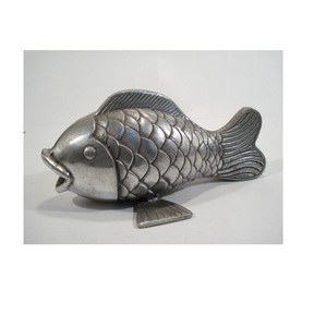 Sculpture de poisson abstraite en aluminium, poisson décoratif en métal pour la décoration de la maison - Product Image 1