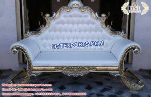 โซฟาแต่งงานสุดหรู สีขาวทองสไตล์อิตาลี ออกแบบโดยดีไซเนอร์ สำหรับงานแต่งงาน โซฟาทรงยาวแบบราชวงศ์ แกะสลักอย่างมีสไตล์ สำหรับตกแต่งงานอีเว้นท์ในออสเตรเลีย - Product Image 2