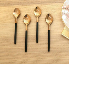 Juegos de cubiertos de latón hechos a medida que incluyen cucharas de latón en tamaños y asas negras para el hogar y las tiendas. - Product Image 1