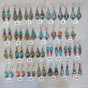 Pendientes de Moda para Niños, de Aleación de Cobre Plateado con Coral, Hechos a Mano en Nepal - Product Image 3