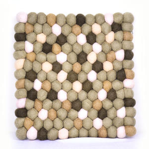 Estilo clásico 20x20cm Bola de fieltro de lana Natural hecha a mano salvamanteles almohadilla caliente decorativa resistente al calor para uso en la cocina del hogar - Product Image 2