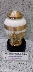 DOMETOP 10 pulgadas Eagle Design Brassworld India's Premium 10 pulgadas CREMATION URN Suministros funerarios - Product Image 2