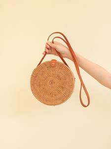 Tendencia caliente Nueva colección Bolso cruzado hecho a mano de ratán Bali Tejido Embrague Patrón cuadrado Forro de algodón Cierre de cremallera Arco - Product Image 2