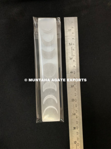 แท่งคริสตัลเซเลไนต์สีขาวสวยงาม รูปทรงสี่เหลี่ยมผืนผ้า สลักลายข้างขึ้นข้างแรม คุณภาพพรีเมียม ของขวัญจากมุนตาฮา อะเกต เอ็กซ์พอร์ต ขายส่ง - Product Image 5