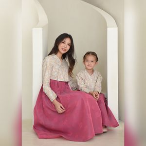 Veste traditionnelle coréenne pour femmes, Jeogori à motifs floraux - Product Image 2