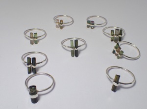 Anillo Unisex de Turmalina 100% Natural, Hecho a Mano, con Incrustaciones Etéreas, Engaste de Eternidad, Combinación Vermeil, Anillo de Compromiso Elegante - Product Image 2