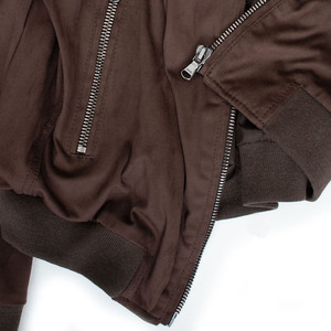 Chaqueta Bomber de Gamuza Vegana con Certificación Carbon Neutral para Hombre, Fabricada con Cuero Italiano Suave, Ecológica, Transpirable, Resistente al Viento y Cómoda - Product Image 6