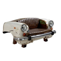 Canapé de style automobile industriel avec pieds en bois massif, canapé en matériaux recyclés d'automobile, mobilier de restaurant, mobilier de bureau et mobilier de club