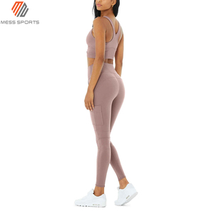 Ensemble de leggings de yoga taille haute avec poches et haut court torsadé de couleur unie, tenue de sport deux pièces pour femme - Product Image 5