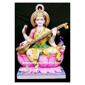 Estatua artística pintada a mano de la diosa Saraswati Mata en mármol blanco, sentada sobre un loto, para templo de adoración y decoración del hogar. - Product Image 1