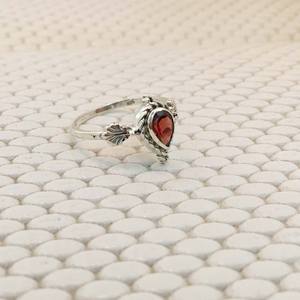 Bague de fête de mariage élégante de style ethnique de haute qualité en argent sterling 925 serti de pierres précieuses grenat rouge pour femmes - Product Image 2