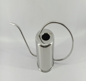 Pichet à vin moderne en acier inoxydable avec bec verseur col de cygne et poignée ergonomique pour bar et salle à manger. - Product Image 6