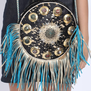 Sac à bandoulière vintage exclusif pour femmes en cuir de vachette noir et broderie de perles - Product Image 1