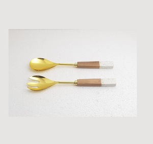 การปรับแต่งโลโก้สแตนเลสสลัดเซิร์ฟเวอร์ทองชุบและเรซิ่นจับ PVD ทองขัดสลัดเสิร์ฟเครื่องมือเครื่องมือครัว - Product Image 3