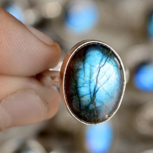 Bague en pierres précieuses de Labradorite faite à la main en céramique Style de fiançailles sain technologie d'incrustation mignonne montres de mariage en perles en vrac - Product Image 5
