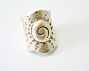 Anillo básico de ágata con diseño martillado y banda texturizada para regalos y fiestas - Product Image 5