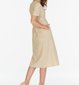 Robe d'été formelle ample en crêpe brodé à col en V, longueur genou, boutonnée sur le devant, manches courtes, 100 % lin naturel uni avec pompons - Product Image 5