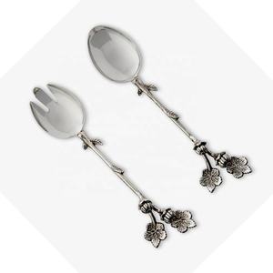 Ensemble de service à salade plaqué argent avec poignée design à deux fleurs en acier inoxydable - Product Image 1